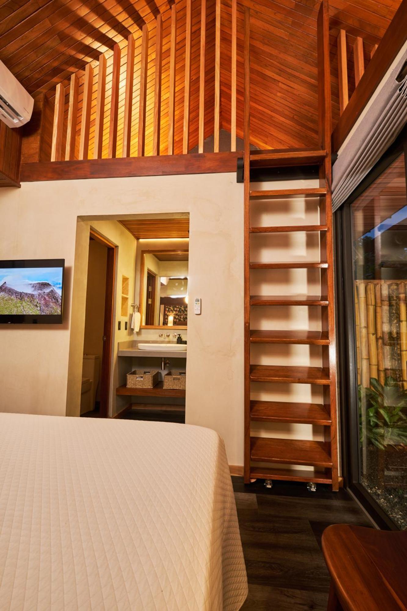 Suwa Arenal * La Fortuna