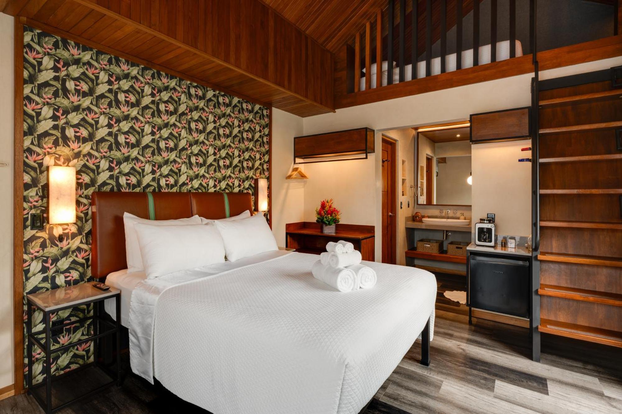 Suwa Arenal Villa *